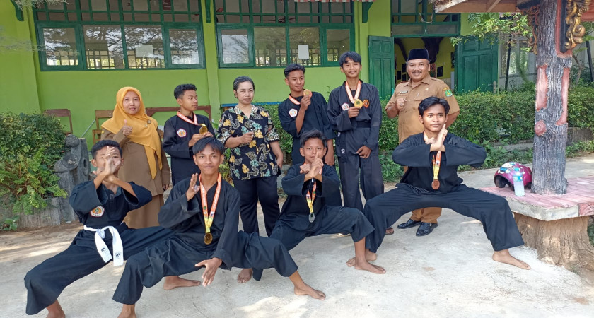 SMP Negeri 6 Sumenep Meraih Juara Umum II | SMP Negeri 6 Sumenep